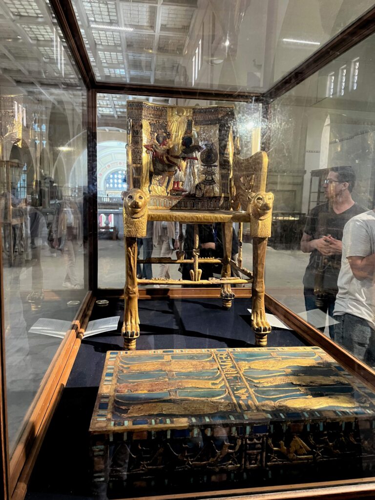 Trono - El Cairo